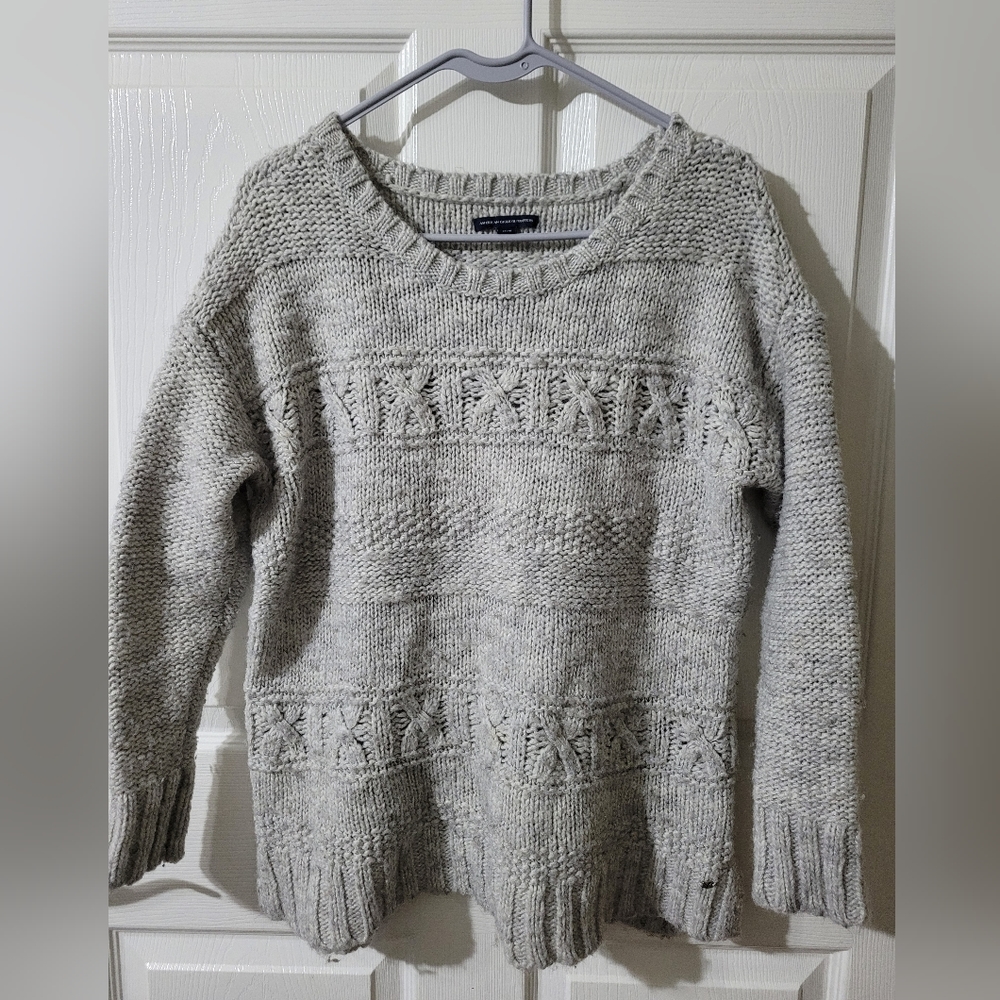 ⭐️ American Eagle Outfitters Knit Sweater Medium